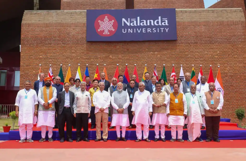  Prime Minister Narendra Modi with delegates during Nalanda University inauguration.